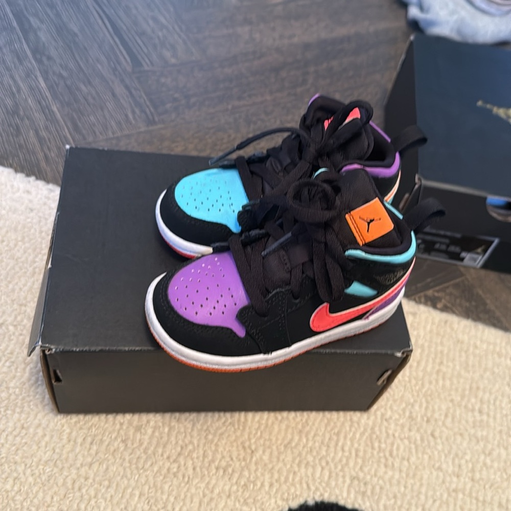 Jordan 1 Mid size 7C toddler